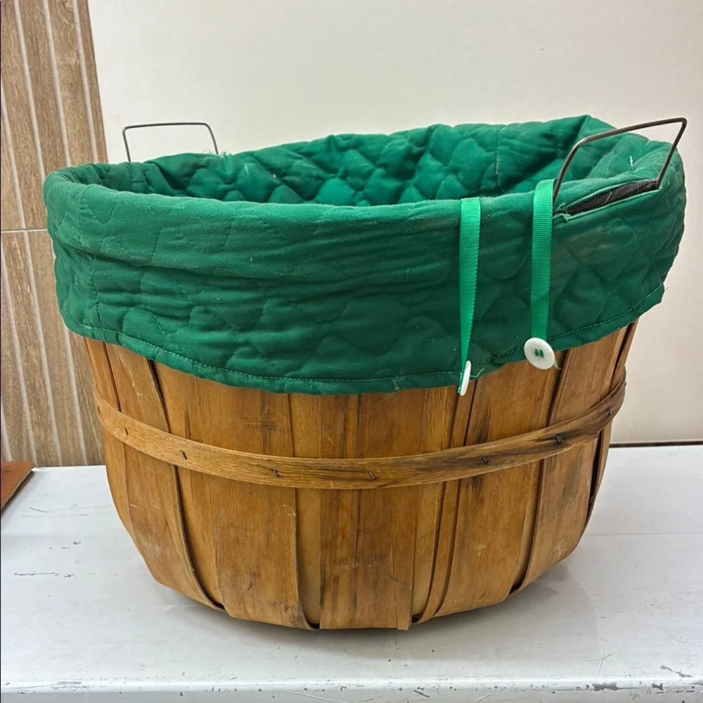 Wooden Orchard Bushel Basket Primitive Handles W/ Green Quilted Liner Pockets